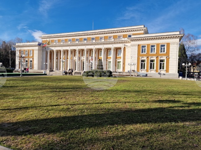 С поредица от концерти, спектакли и прожекции фестивалът „Арт будилник“ в Перник се радва на голям интерес