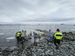 Antarctica - 34th Bulgarian Antarctic Expedition - Group - Departure