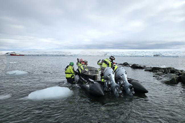 Antarctica - 34th Bulgarian Antarctic Expedition - Group - Departure