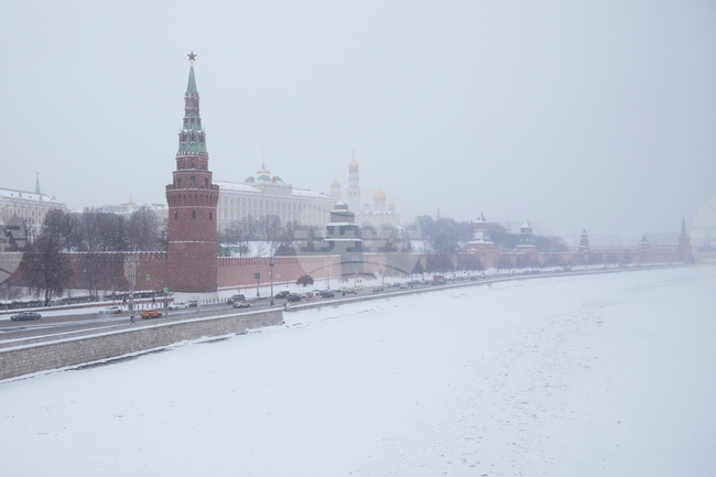 Русия ще преговаря с Украйна по териториални въпроси в рамките консултациите, които започват утре в Женева, заяви Кремъл
