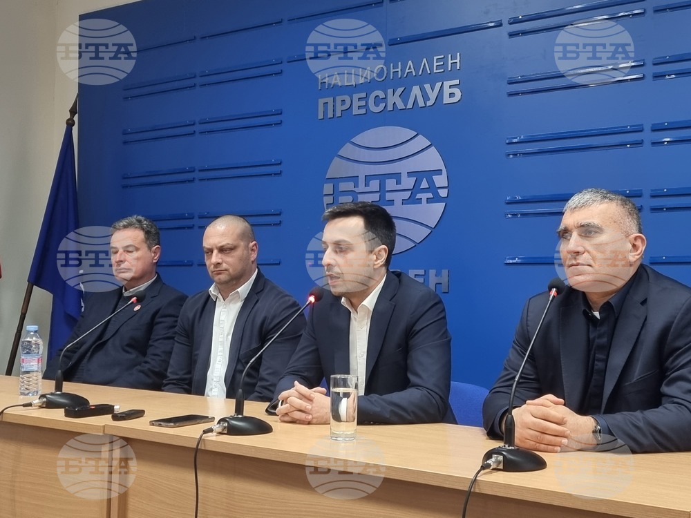 Няма аргументи за икономическите ползи от влизане на България в еврозоната, каза в Плевен Деян Николов от "Възраждане"