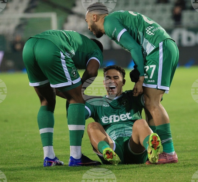 Лудогорец загуби точки след равенство с Локомотив (Пловдив) и остана на 12 от лидера във футболното първенство Левски