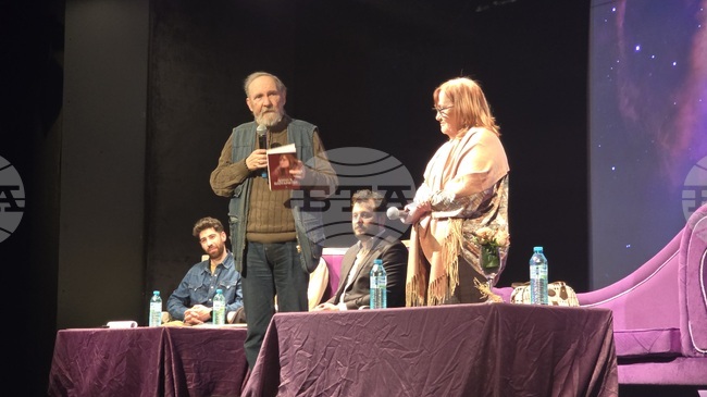 Любовта присъства на всеки ред, каза критикът Георги Цанков за новата книга на поетесата Маргарита Петкова