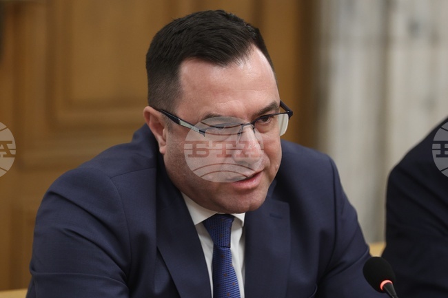 Цената на електроенергията за битовите потребители през годините е имала плавно изменение, каза председателят на КЕВР Пламен Младеновски 