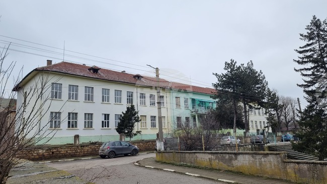 Да бъдат сформирани паралелки с под десет ученици в пет училища решиха общинските съветници в Долна Митрополия