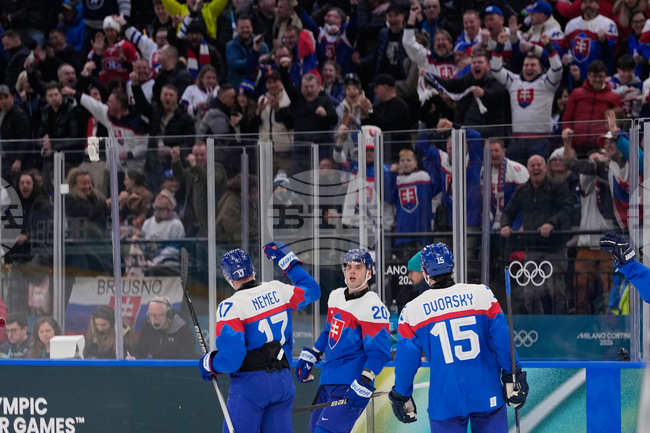 Пътуването до Олимпийските игри се оказа неприятно за издирван словашки фен на хокея на лед