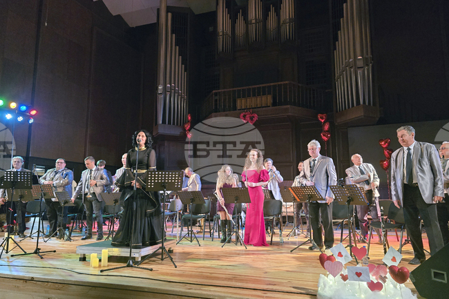 Добричкият духов оркестър с диригент д-р Росица Бояджиева-Вълева представи концерта „Любовта, без която не можем“