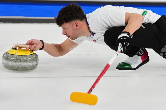 Швеция стартира със загуба от Италия защитата на титлата си в олимпийския турнир по кърлинг при мъжете