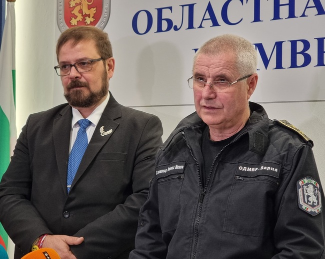 При спецоперация полицията във Варна задържа 12 души, в жилища и коли са намерени над 1,1 килограма наркотици