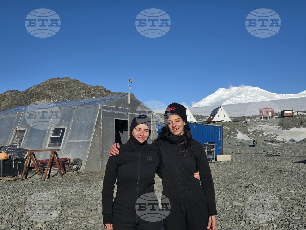 Антарктида - 34-та българска антарктическа експедиция - научно гмуркане - Дионисия Ригату - Елени Китину