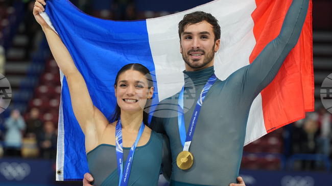 Френският фигурист Гийом Гизерон заяви, че е шокиран след спечелената втора поредна олимпийска титла с нова партньорка