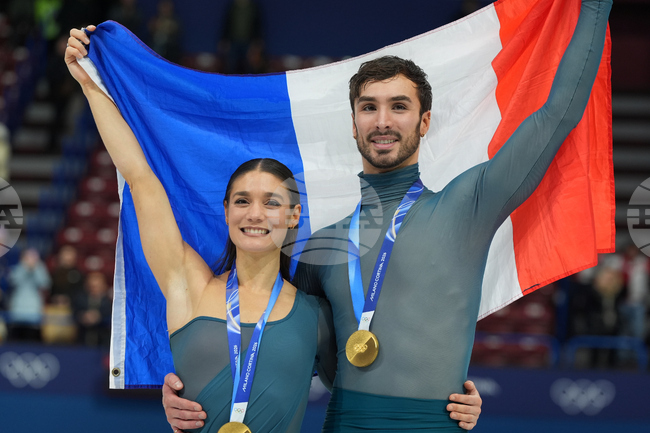 Френският фигурист Гийом Сизерон заяви, че е шокиран след спечелената втора поредна олимпийска титла с нова партньорка