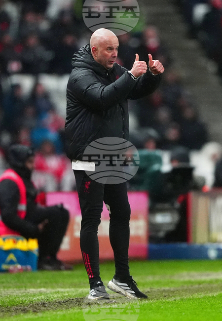 Арне Слот иска Ливърпул да намери постоянство в изявите си