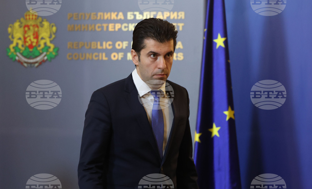 Премиерът Кирил Петков се срещна с европейския комисар Оливер Вархеи