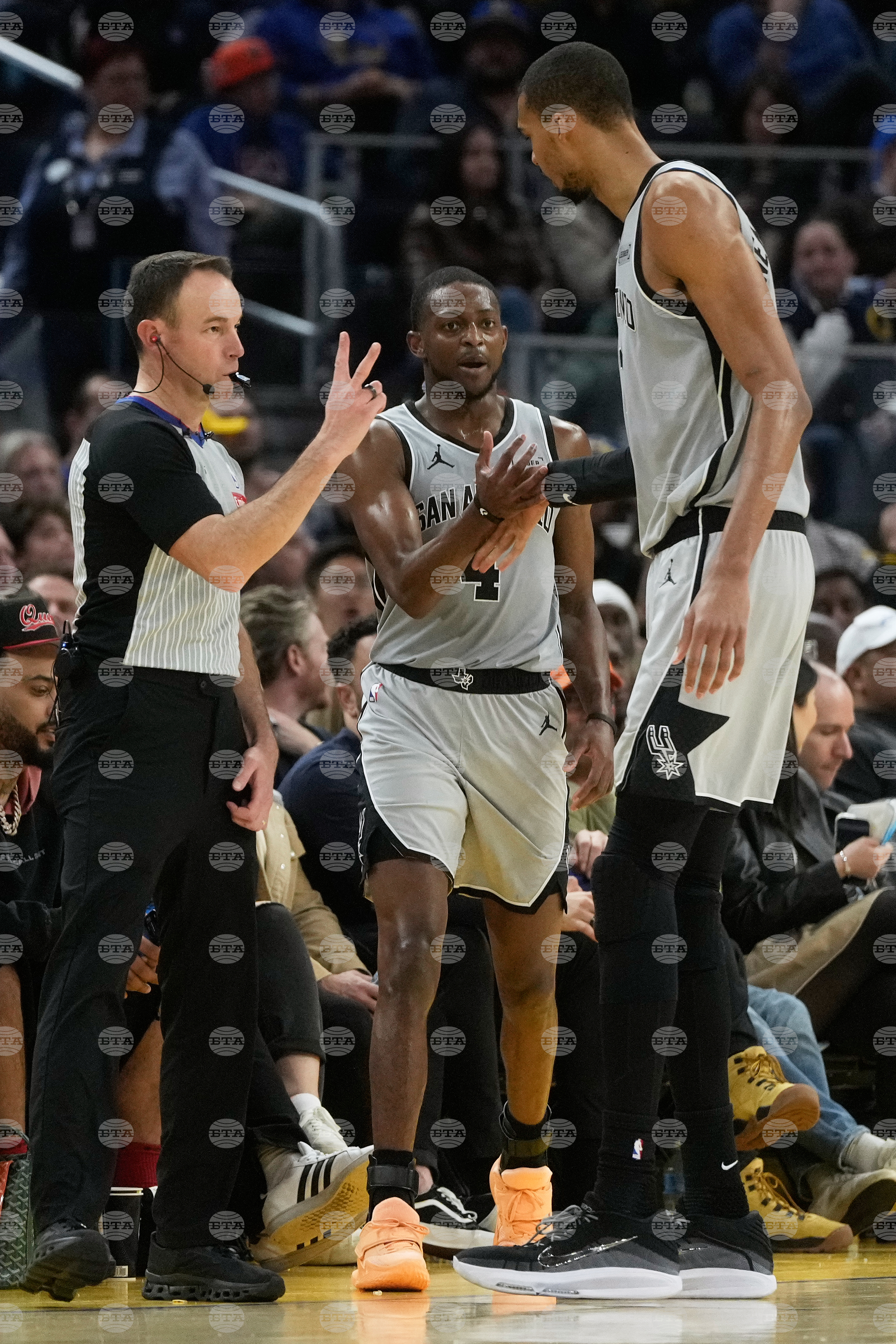 Spurs Warriors Basketball