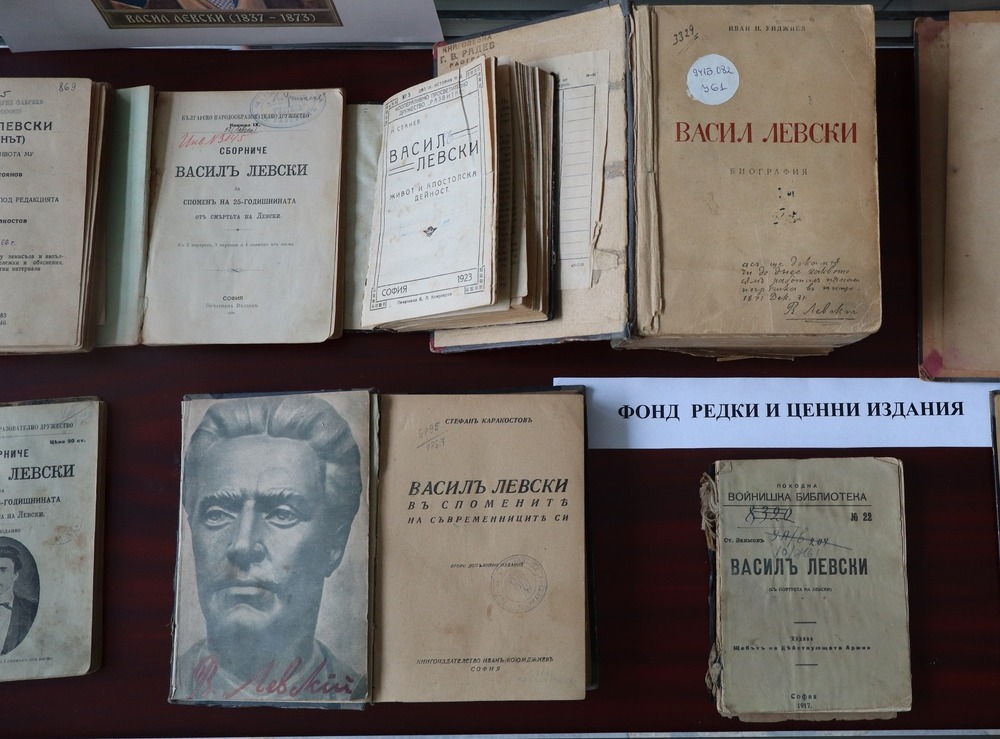 Изложба в разградската библиотека „Проф. Боян Пенев“ проследява образа на Левски през различни етапи и гледни точки