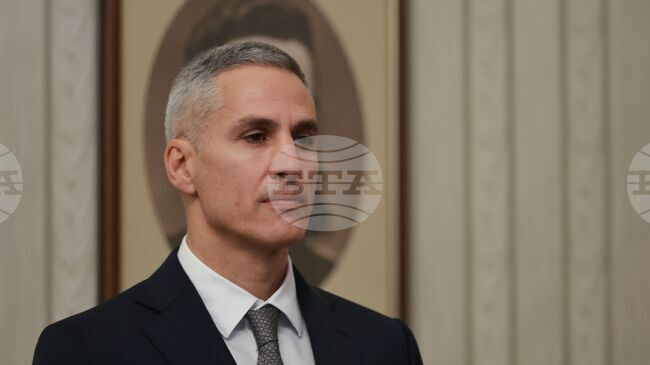 Започвам разговори за състав на служебния кабинет, каза Андрей Гюров след възлагането на мандат за служебен кабинет от президента
