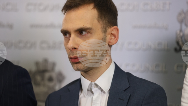 Вместо да се изпълнява вече приетата транспортна програма, администрацията се опитва да я пренапише в последния момент, посочиха от "Спаси София"