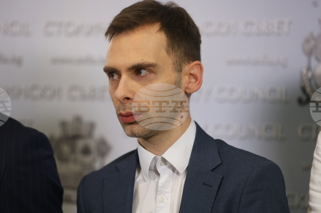 Вместо да се изпълнява вече приетата транспортна програма, администрацията се опитва да я пренапише в последния момент, посочиха от "Спаси София"