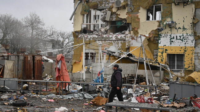Дронове атакуват Одеса, в града отекват силни взривове, съобщиха регионалните власти