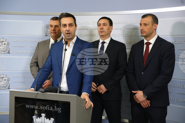 Днес СОС ще се раздели на две - тези, които се борим срещу корупцията и тези, които я защитават, казаха от "Възраждане" 