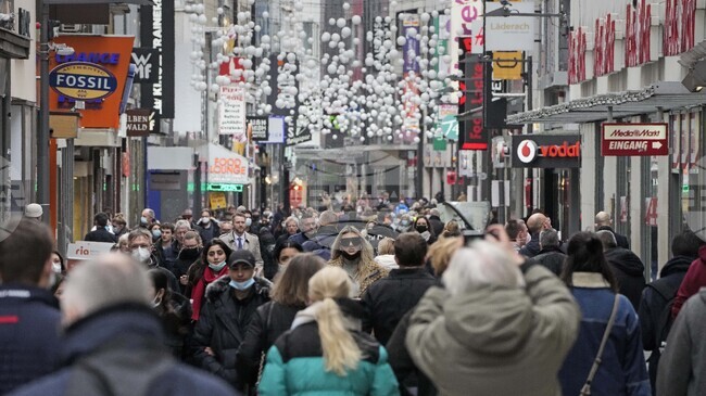 Бизнес климатът сред търговците на дребно в Германия се повишава слабо през октомври, сочат данни в проучване на "Ифо"