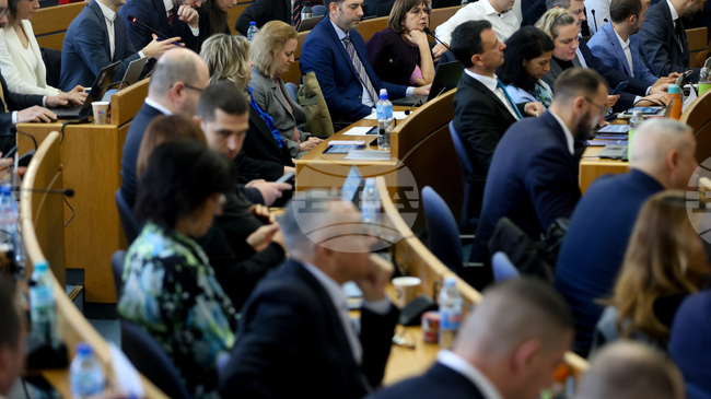 Столичният общински съвет ще гласува разкриването на близо 1200 паркоместа в междублокови пространства на различни квартали в София