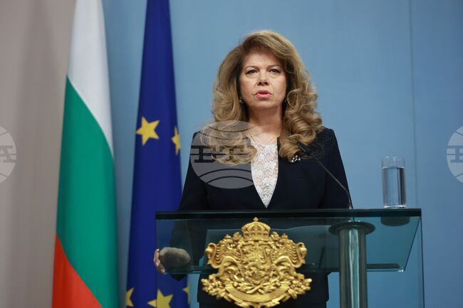 Дълбоко съм убедена и вярвам, че няма да стигнем дотам, каза Илияна Йотова относно вариант да не издаде указ, ако не одобри предложен министър