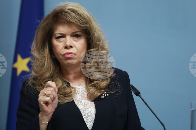 Бих искала и настоявам да се разплете докрай, каза президентът Илияна Йотова за случая „Петрохан“