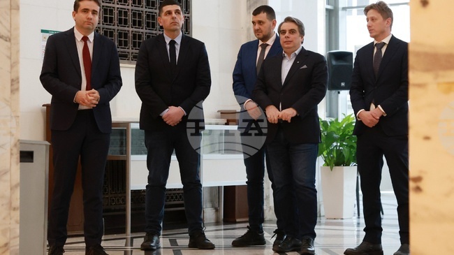 "Продължаваме промяната-Демократична България" откриват предизборната си кампания 