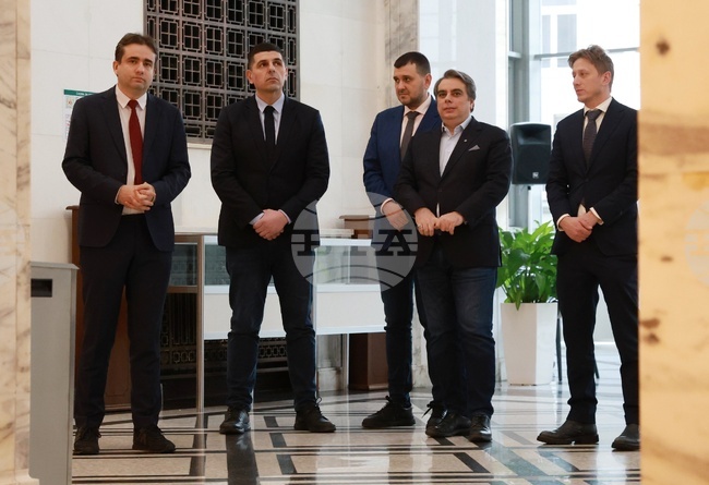 "Продължаваме промяната-Демократична България" откриват предизборната си кампания 