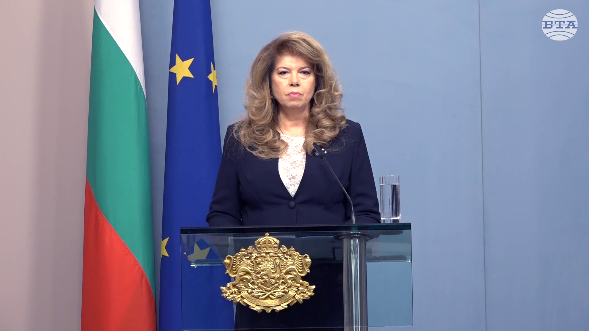 Спрях се на Андрей Гюров, защото единствено той подава оставка от заемания пост като подуправител на БНБ, каза президентът Илияна Йотова