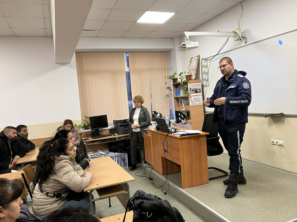 Отговорното поведение на децата като участници в движението бе тема на среща между родители и полицейски служител в Търговище