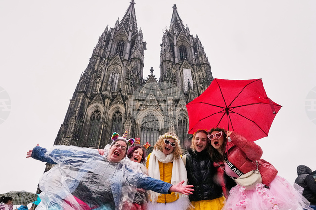 Карнавалните празненства в Германия започнаха въпреки лошото време