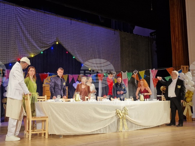  Иван Савов режисира „Сватба“ - първото премиерно заглавие на хасковския театър за годината