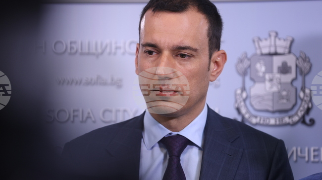 Палежът на автомобил и опитът за палеж на дома на кмета на Бистрица са недопустими и изискват незабавна реакция от държавата, заяви Васил Терзиев