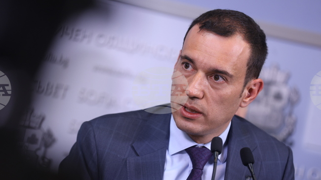 Отлагането на доклада за транспортната мрежа поставя под риск 141 млн. евро европейско финансиране за електротранспорт, посочи столичният кмет