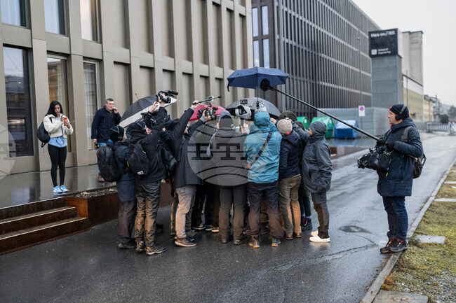 Собствениците на изпепеления от пожар бар в Кран Монтана се сблъскаха в съда с гнева на роднини на жертвите на трагедията