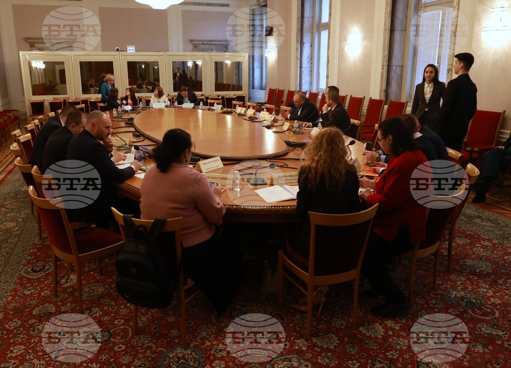 Заседанието на бюджетната комисия беше отменено заради продължаващото пленарно заседание на Народното събрание