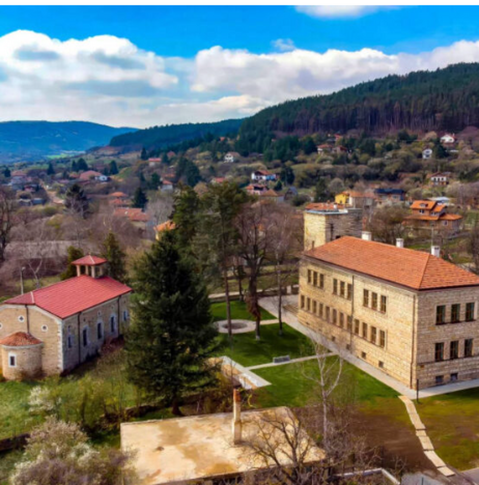 Към настоящия момент проверката на компетентните институции е висяща, казват от ЧСУ "Космос"