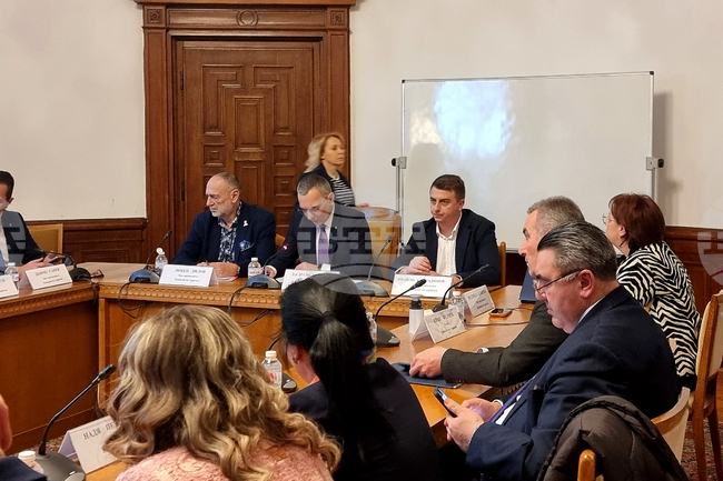 Ресорната парламентарна комисия обсъди два законопроекта, свързани с уреждането на статута на националните курорти и инфраструктурата там 