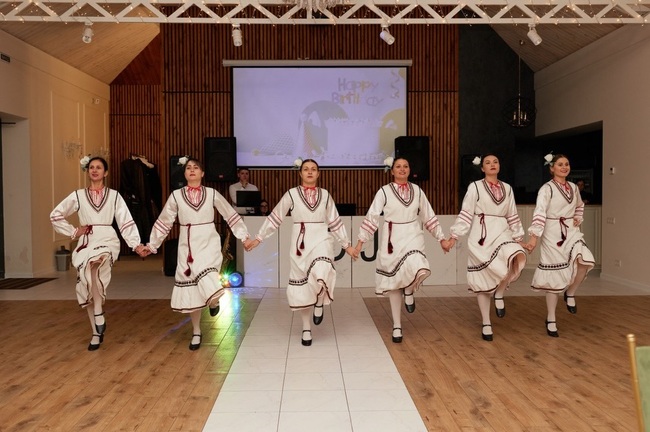 Ансамбъл „Колорит“ ще бъде гост на благотворително тържество по случай Трифон Зарезан в украинския град Одеса