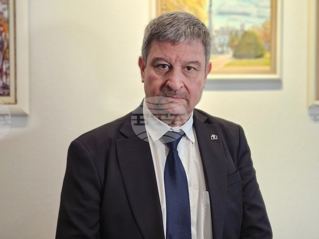 Проблемите в образованието изчакват служебен кабинет, каза в Русе председателят на синдикат „Образование“ към КТ „Подкрепа“ Юлиян Петров