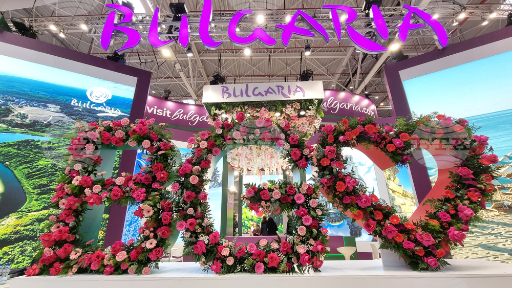 България представя туризма си в Букурещ; живи цветя и мултимедия красят щанда ни, който е най-големият на събитието