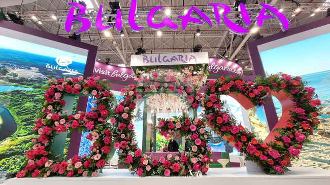 България представя туризма си в Букурещ; живи цветя и мултимедия красят щанда ни, който е най-големият на събитието