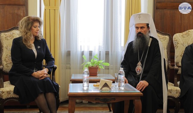 Вярата ни сплотява и възпитава в ценности, необходими ни в днешния опасен свят, каза президентът Илияна Йотова на среща с патриарх Даниил