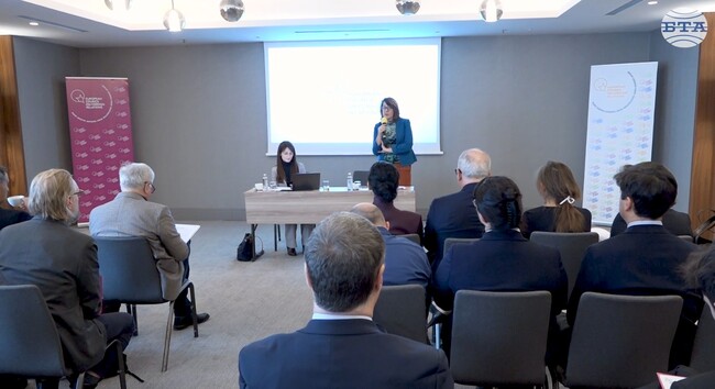 Какви са нагласите на европейците за ролята на ЕС и САЩ, според проучване на Европейския съвет за външна политика