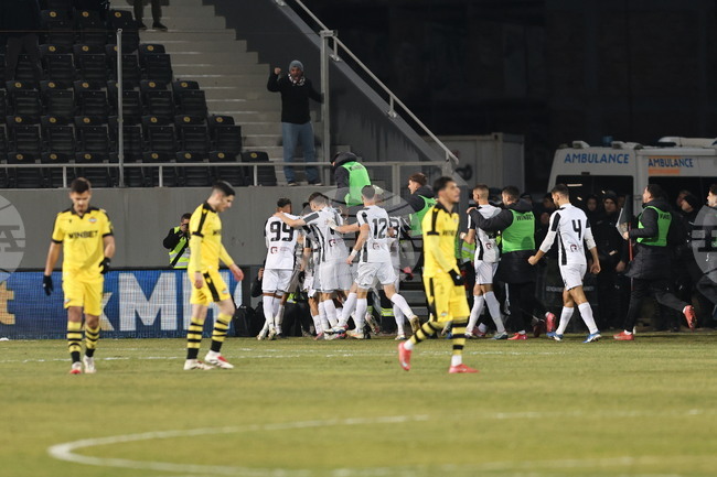 С гол в последните секунди десетима от Локомотив (Пловдив) измъкнаха точка при домакинството си на Черно море