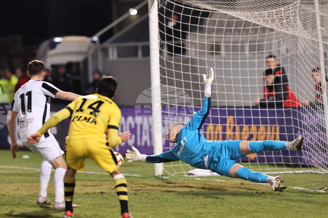 Българските футболни грандове следят вратаря на Локомотив (Пловдив)