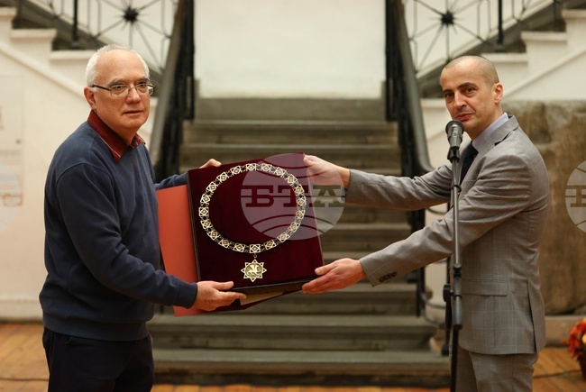 Зам.-министърът на културата доц. Тодор Чобанов връчи наградите „Златен грифон“ на откриването на изложбата „Българска археология 2025“